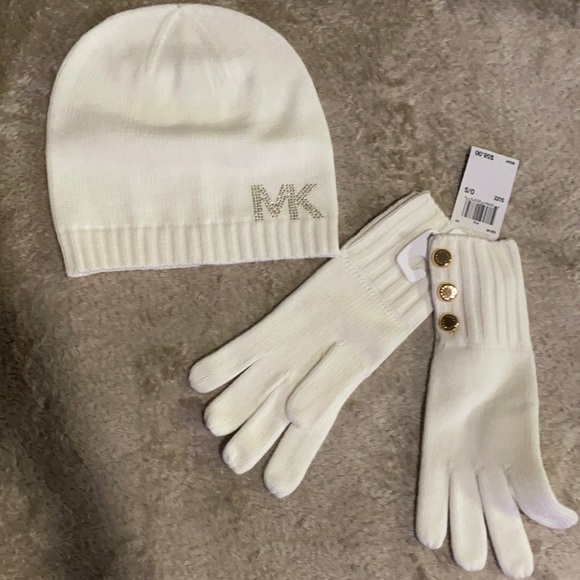 Michael Kors Other - Beanie and gloves